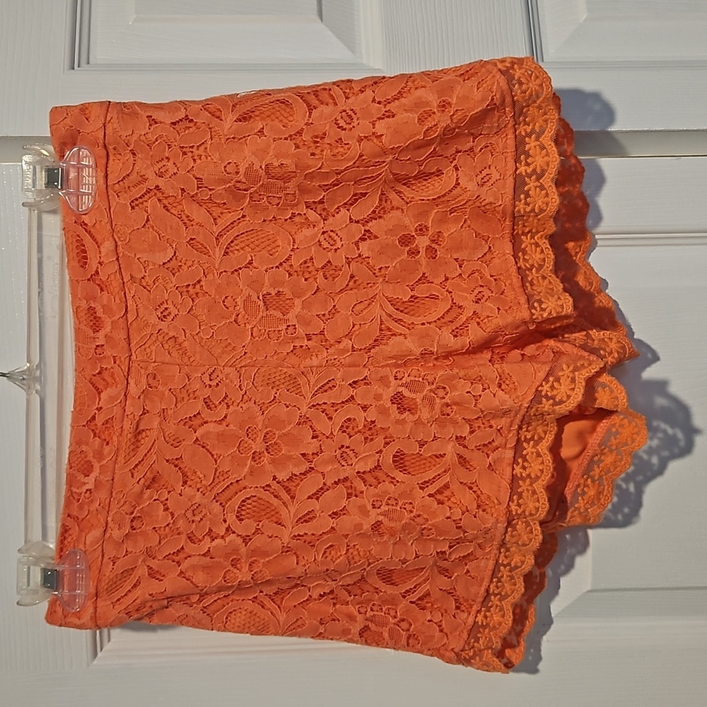 Coral midriff lace detail shorts